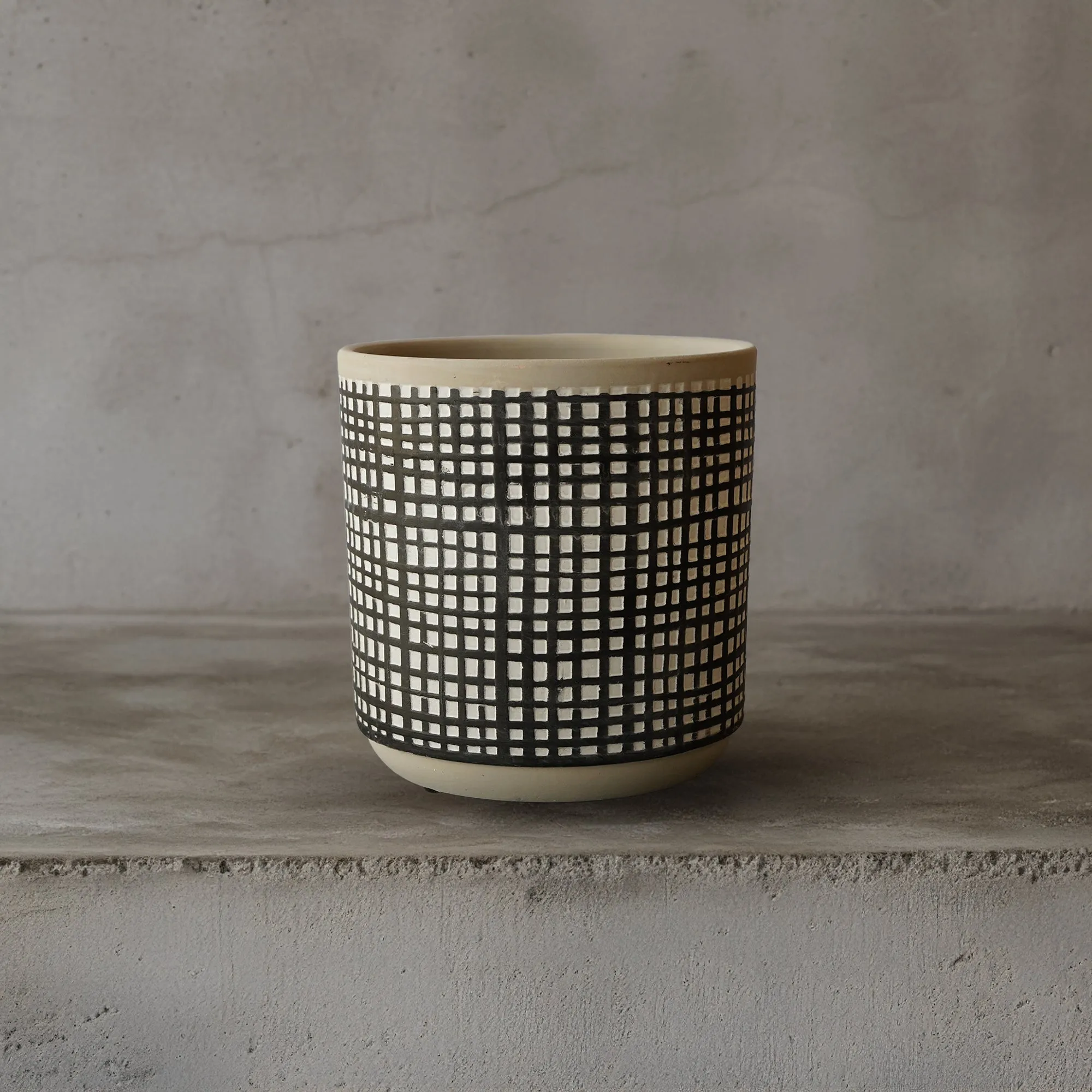 Classic Checkered Outdoor/indoor Black Cement Planter Box 8040B-56