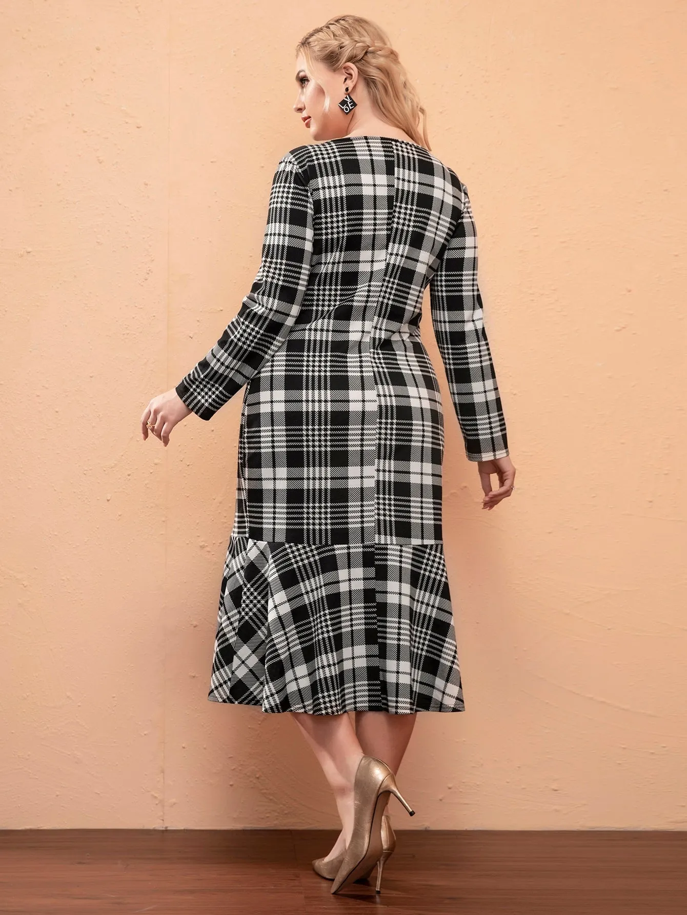 Elegant Plaid Ruffle Hem Long Sleeve Round Neck Mermaid Natural Long Plus Size Dress